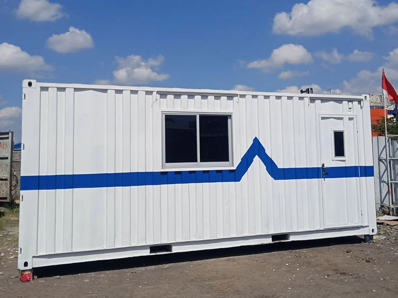 Container office terpasang di lokasi proyek tambang